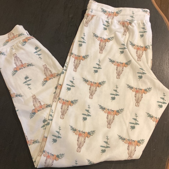 Women’s Loungewear Set - Picture 2 of 2